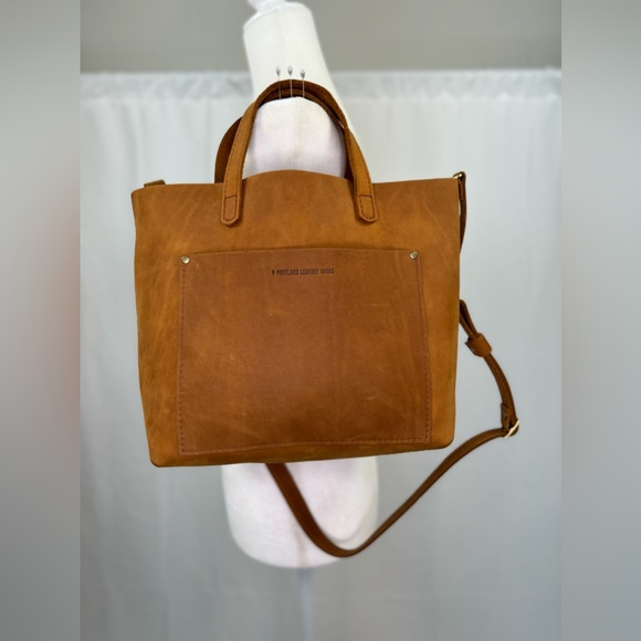 Portland Leather MEDIUM CROSSBODY TOTE Classic in Dakota - Picture 2 of 8